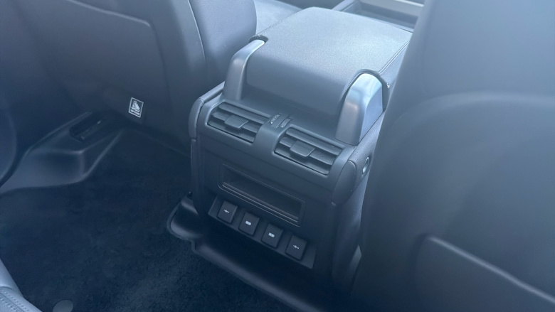 Land Rover Defender 2.0 D240 SE 110 5dr Auto Diesel Estate